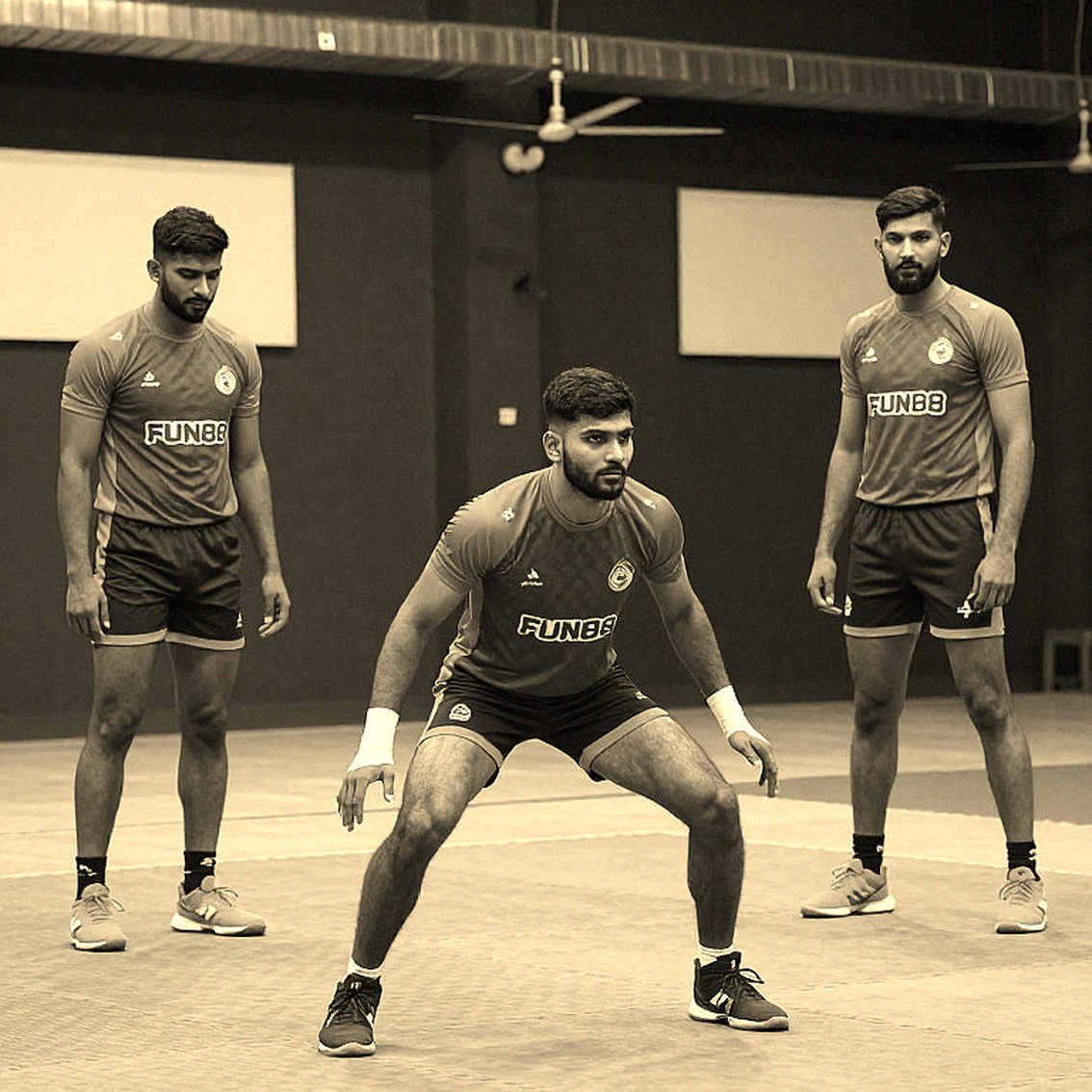 डू-ऑर-डाई रेड का फैसला बॉक लाइन से पहले होता है — लेफ्ट कवर के कूल्हे की रोटेशन में